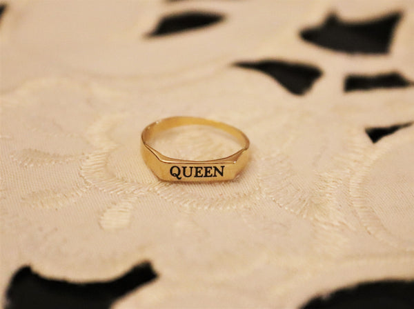 Queen -Delicate Personalized Queen Signet Ring